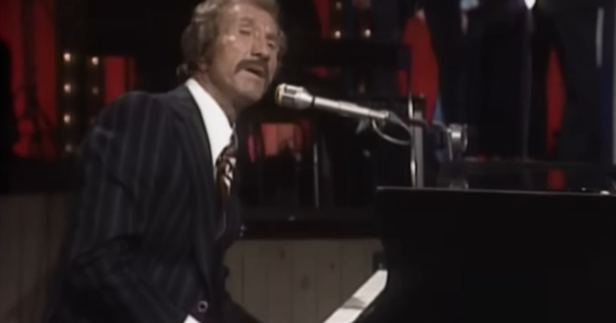 Marty Robbins – Am I That Easy To Forget